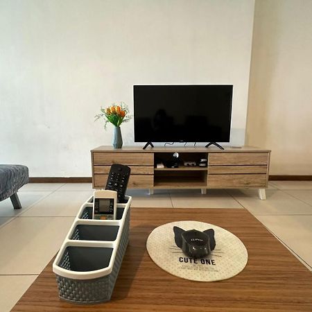 Landmark Stunning High Floor Coast View Studio #Netflix #Fast Wifi Tanjung Tokong Экстерьер фото