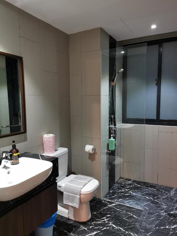 Landmark Stunning High Floor Coast View Studio #Netflix #Fast Wifi Tanjung Tokong Экстерьер фото